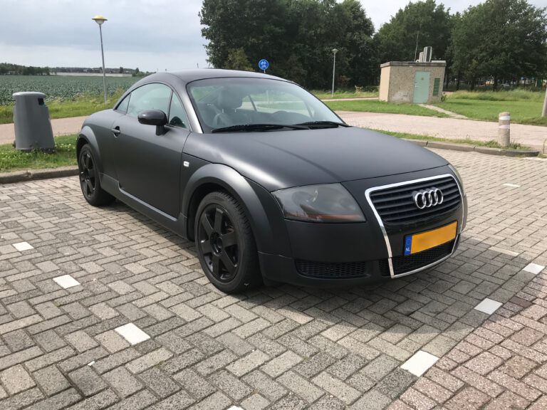 Audi TT Mat zwart voorkant
